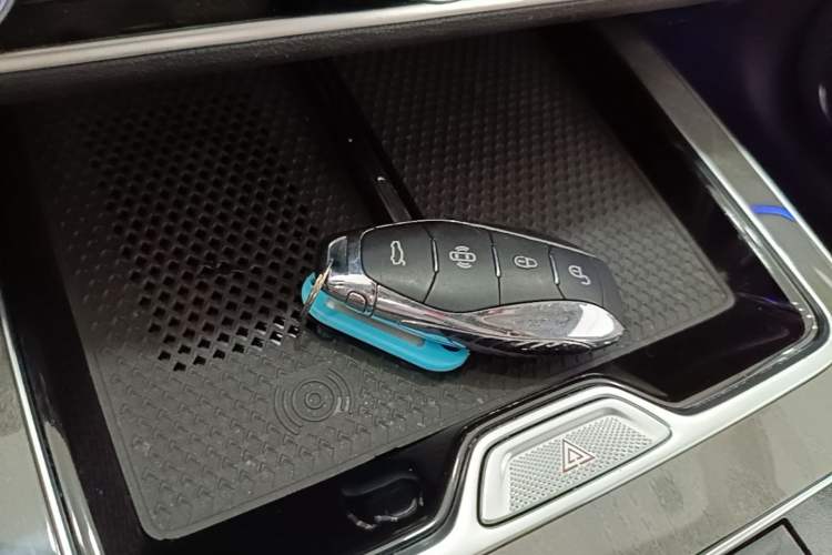 Used Hongqi HS5 2023 2.0T Four-Wheel Drive Flagship Pro Edition Interior 1
