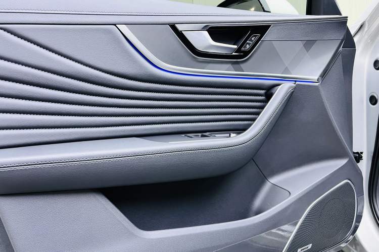 Used Hongqi HS5 2023 2.0T Four-Wheel Drive Flagship Pro Edition Interior 5