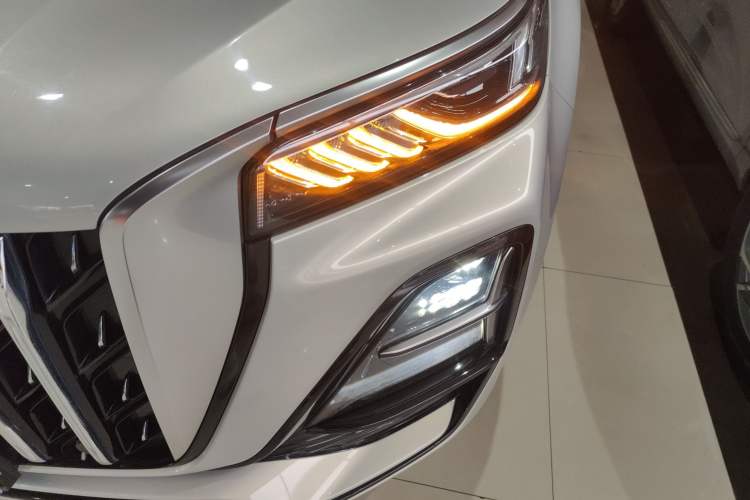 Used Hongqi HS5 2023 2.0T Four-Wheel Drive Flagship Pro Edition Left Front Headlight