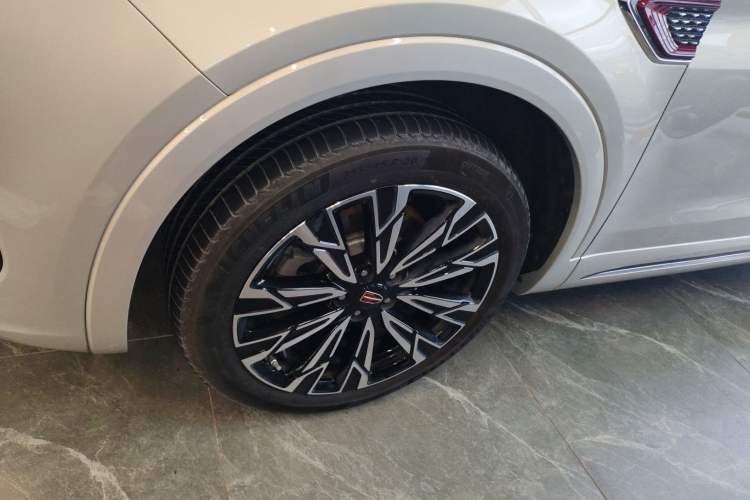 Used Hongqi HS5 2023 2.0T Four-Wheel Drive Flagship Pro Edition Left Front Wheel Hub