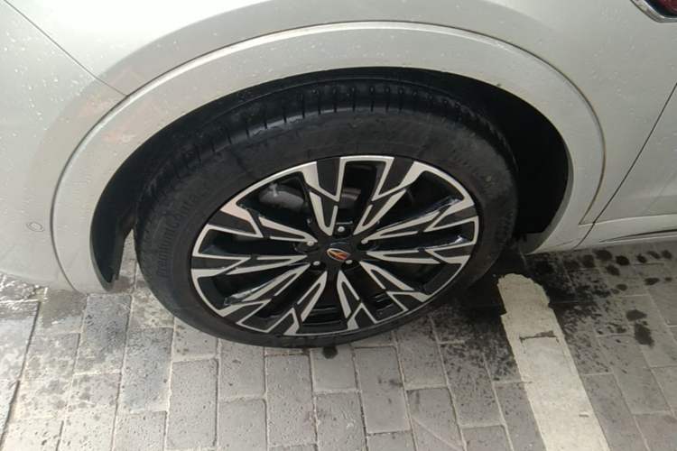 Used Hongqi HS5 2023 2.0T Four-Wheel Drive Flagship Pro Edition Left Front Wheel Hub