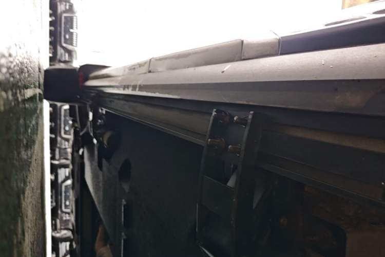 Used Hongqi HS5 2023 2.0T Four-Wheel Drive Flagship Pro Edition Left Side Sill