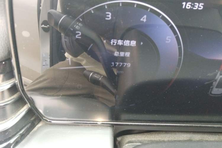Used Hongqi HS5 2023 2.0T Qixiang Pro Edition Odometer Close Up