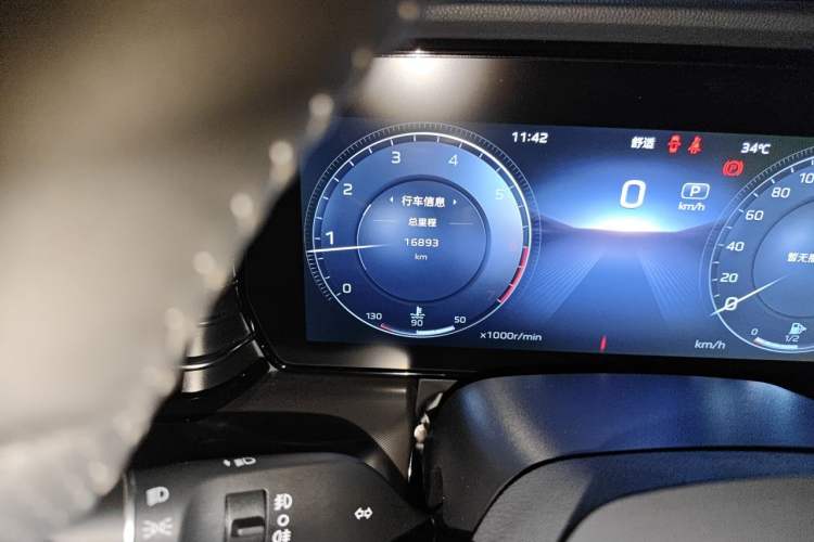 Used Hongqi HS5 2023 2.0T Qixiang Pro Edition Odometer Close Up