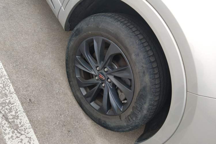 Used Hongqi HS5 2023 2.0T Qixiang Pro Edition Right Front Wheel Hub