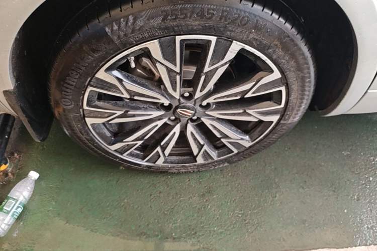 Used Hongqi HS5 2023 2.0T Four-Wheel Drive Flagship Pro Edition Right Rear Wheel Hub