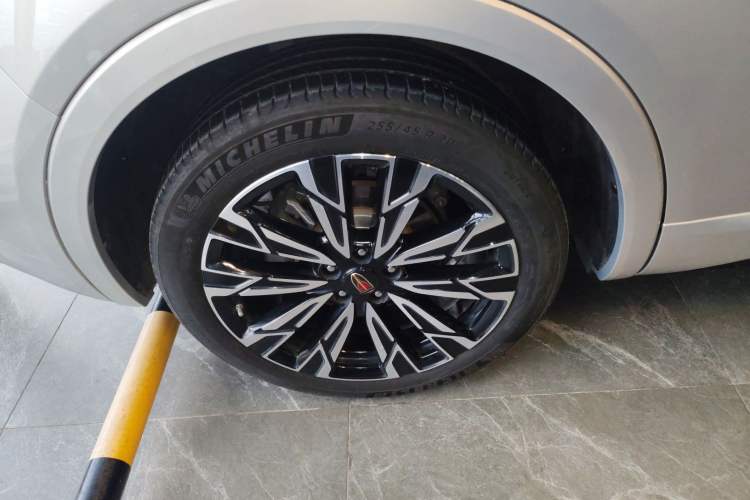Used Hongqi HS5 2023 2.0T Four-Wheel Drive Flagship Pro Edition Right Rear Wheel Hub