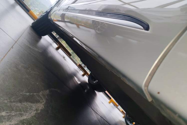 Used Hongqi HS5 2023 2.0T Four-Wheel Drive Flagship Pro Edition Right Side Sill