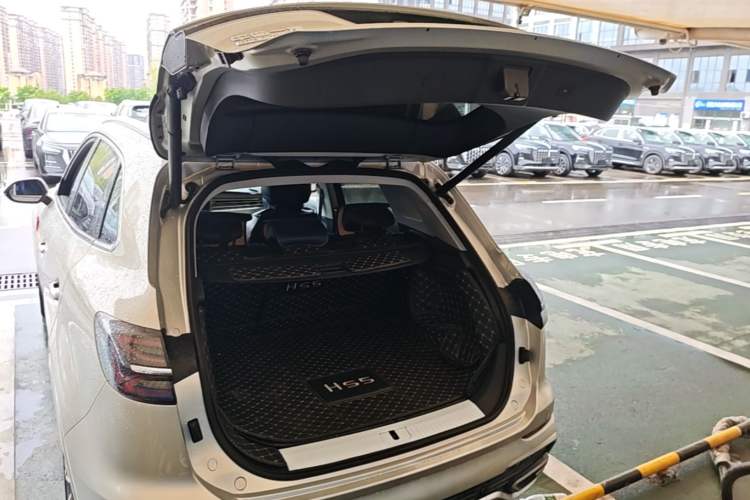 Used Hongqi HS5 2023 2.0T Four-Wheel Drive Flagship Pro Edition Trunk