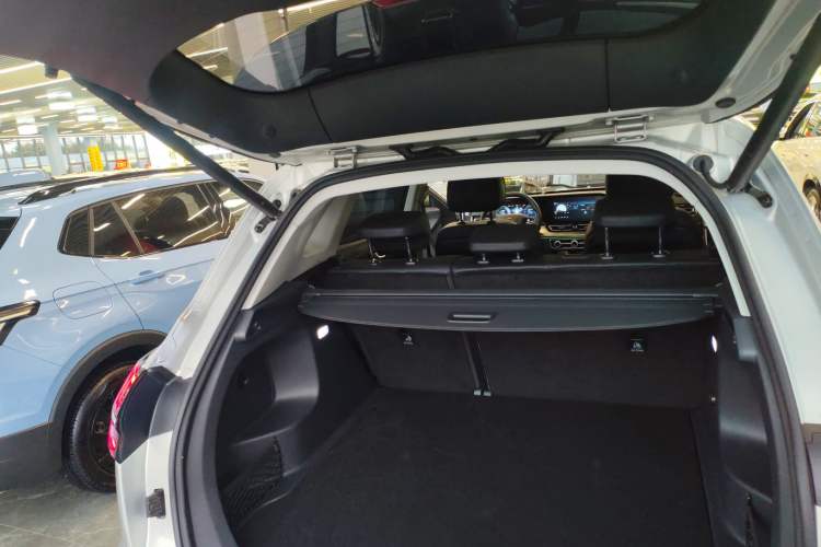Used Hongqi HS5 2023 2.0T Four-Wheel Drive Flagship Pro Edition Trunk