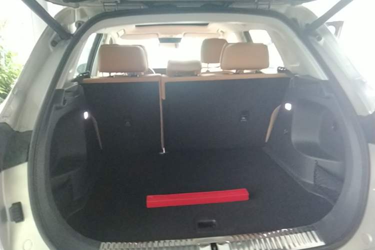 Used Hongqi HS5 2023 2.0T Four-Wheel Drive Flagship Pro Edition Trunk