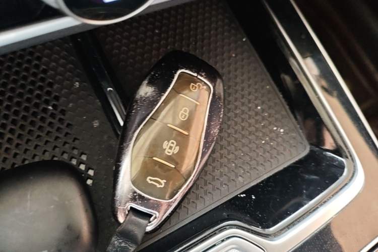 Used Hongqi HS5 2023 2.0T Four-Wheel Drive Flagship Pro Edition Vehicle Key