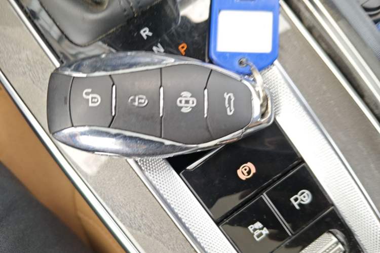 Used Hongqi HS5 2023 2.0T Four-Wheel Drive Flagship Pro Edition Vehicle Key
