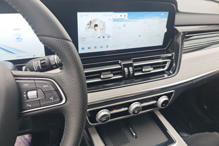 Used Hongqi HS5 2025 2.0T Two-Wheel Drive Flagship Pro Edition Audio And AC Panel