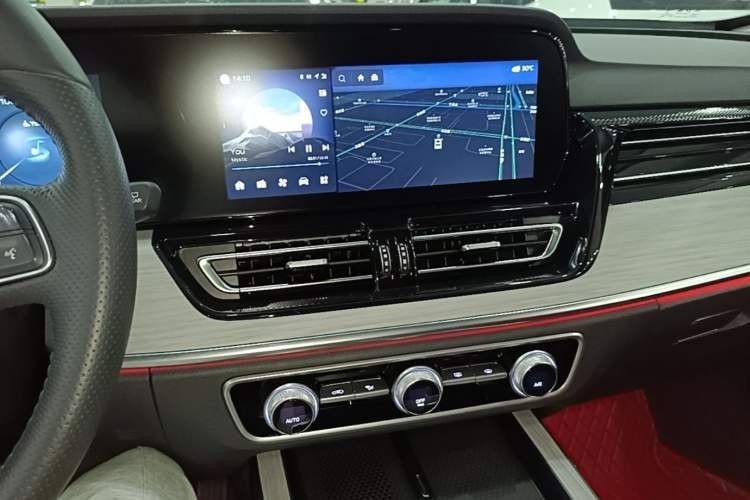 Used Hongqi HS5 2025 2.0T Two-Wheel-Drive Xuan Ying Edition Audio And AC Panel