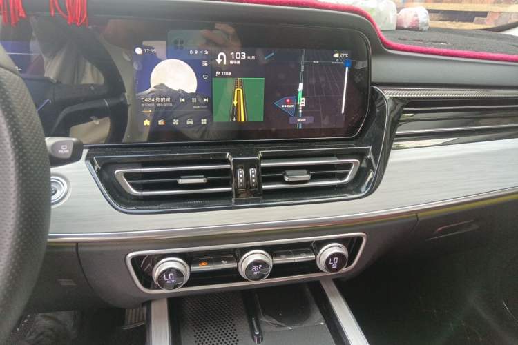 Used Hongqi HS5 2025 2.0T Two-Wheel Drive Flagship Pro Edition Audio And AC Panel