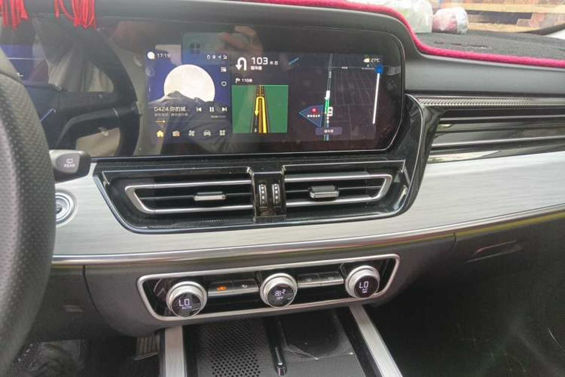 Used Hongqi HS5 2025 2.0T Two-Wheel Drive Flagship Pro Edition Audio And AC Panel