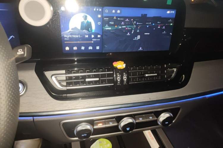 Used Hongqi HS5 2025 2.0T All-Wheel-Drive Flagship Pro Edition Audio And AC Panel