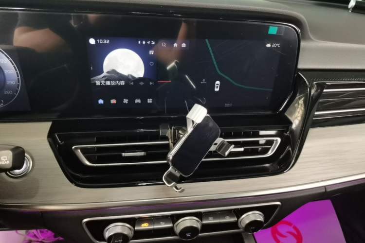 Used Hongqi HS5 2025 2.0T Two-Wheel Drive Flagship Pro Edition Audio And AC Panel