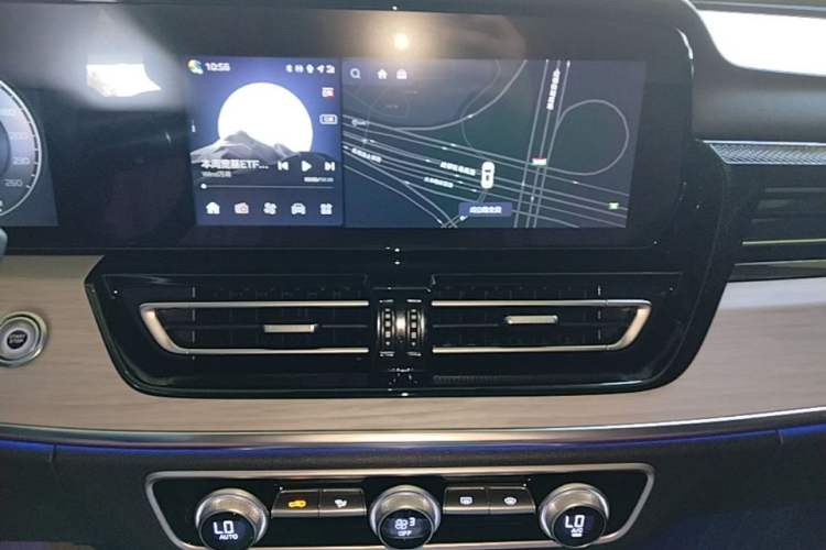 Used Hongqi HS5 2025 2.0T All-Wheel-Drive Xuan Ying Version Audio And AC Panel