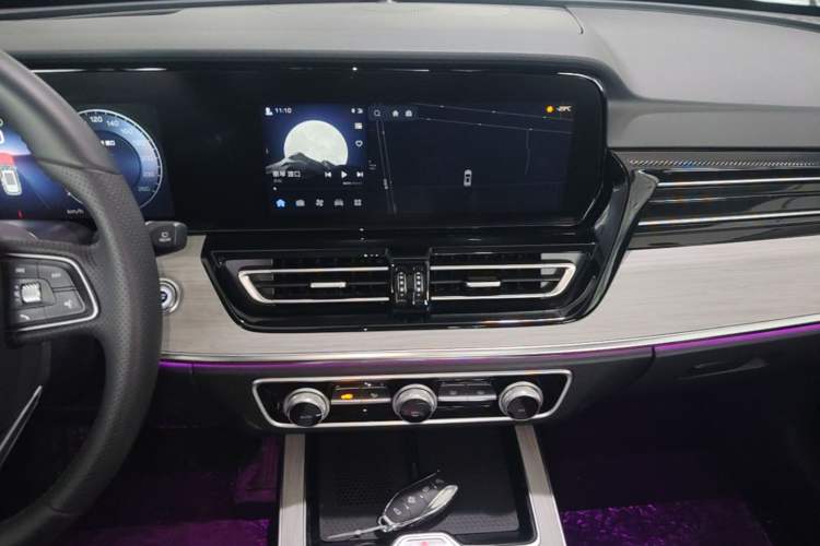 Used Hongqi HS5 2025 2.0T All-Wheel-Drive Flagship Pro Edition Audio And AC Panel