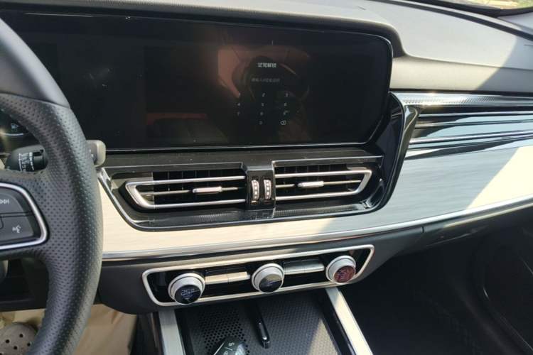 Used Hongqi HS5 2025 2.0T All-Wheel-Drive Flagship Pro Edition Audio And AC Panel