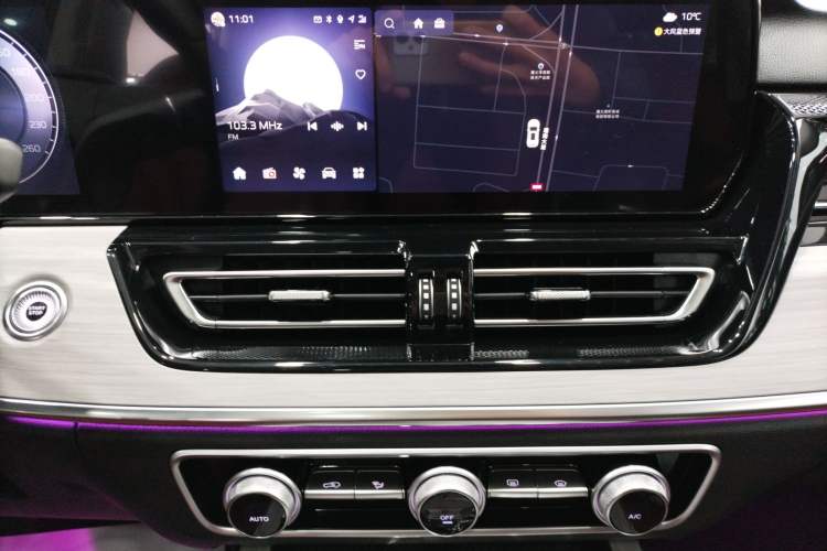 Used Hongqi HS5 2025 2.0T Two-Wheel Drive Flagship Pro Edition Audio And AC Panel