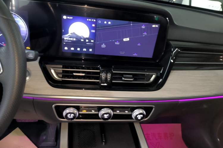 Used Hongqi HS5 2025 2.0T Two-Wheel Drive Flagship Pro Edition Audio And AC Panel
