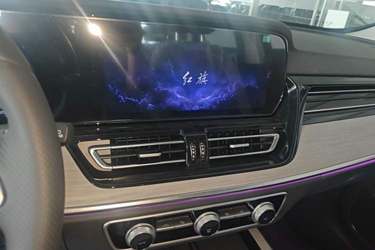 Used Hongqi HS5 2025 2.0T Two-Wheel Drive Flagship Pro Edition Audio And AC Panel