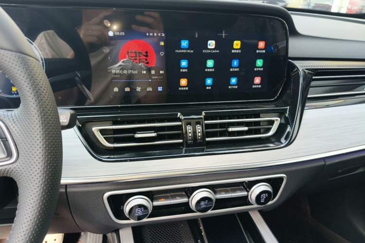 Used Hongqi HS5 2025 2.0T Two-Wheel Drive Flagship Pro Edition Audio And AC Panel