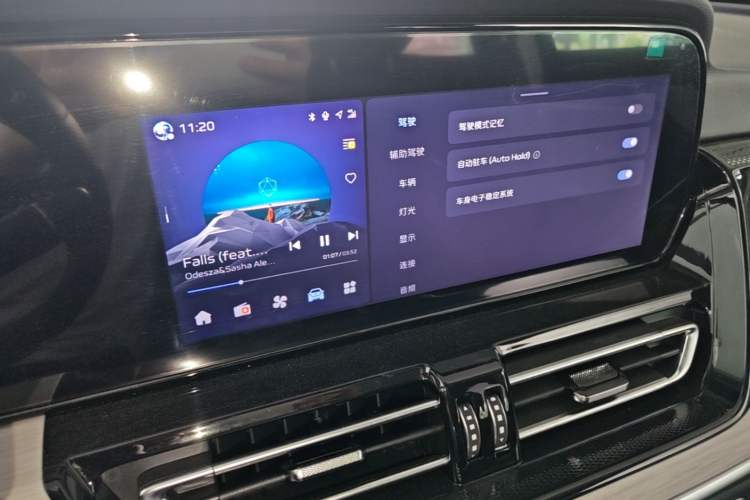 Used Hongqi HS5 2025 2.0T Two-Wheel Drive Flagship Pro Edition Audio And AC Panel