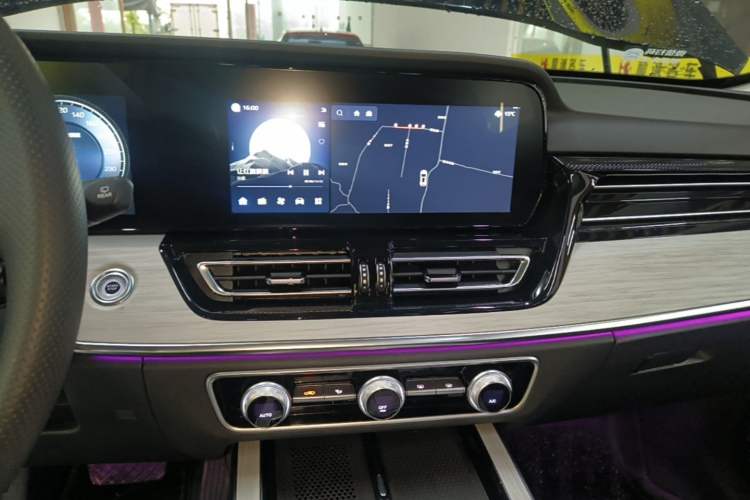 Used Hongqi HS5 2025 2.0T Two-Wheel Drive Flagship Pro Edition Audio And AC Panel