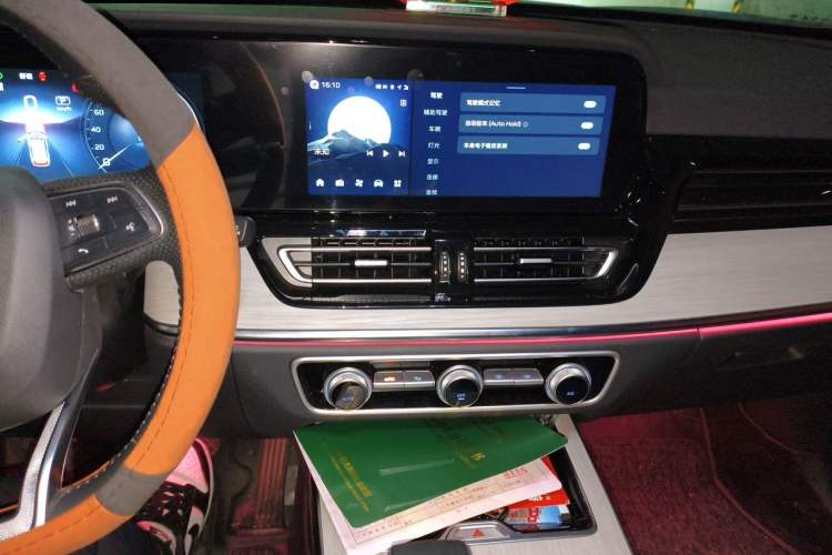 Used Hongqi HS5 2025 2.0T All-Wheel-Drive Xuan Ying Version Audio And AC Panel