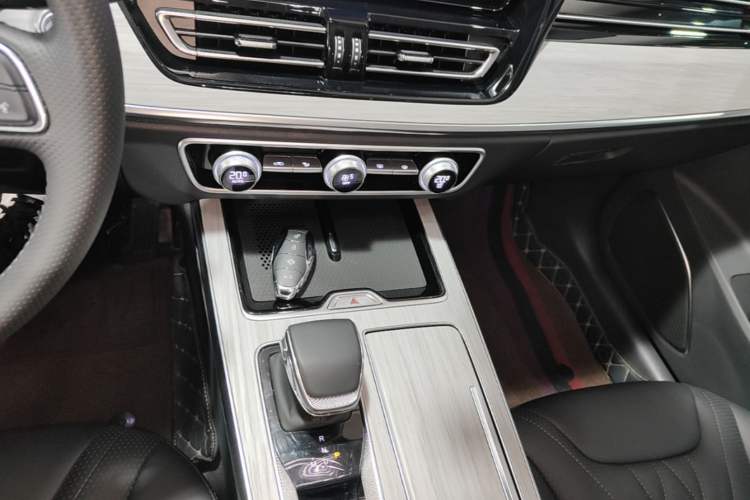 Used Hongqi HS5 2025 2.0T Two-Wheel Drive 600 000-Vehicle Commemorative Edition Audio And AC Panel