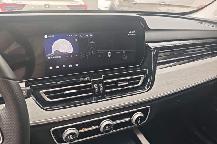 Used Hongqi HS5 2025 2.0T Two-Wheel Drive Flagship Pro Edition Audio And AC Panel