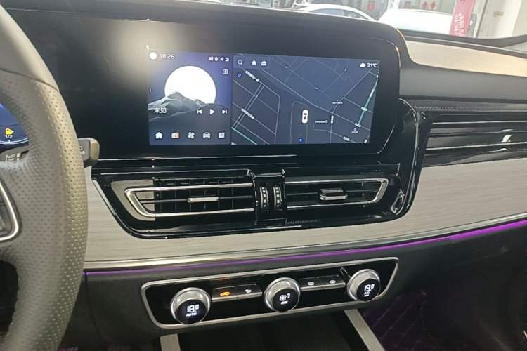 Used Hongqi HS5 2025 2.0T Two-Wheel Drive Flagship Pro Edition Audio And AC Panel