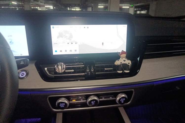 Used Hongqi HS5 2025 2.0T Two-Wheel-Drive Xuan Ying Edition Audio And AC Panel
