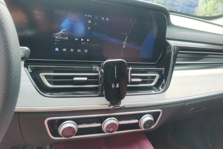 Used Hongqi HS5 2025 2.0T Two-Wheel Drive 600 000-Vehicle Commemorative Edition Audio And AC Panel
