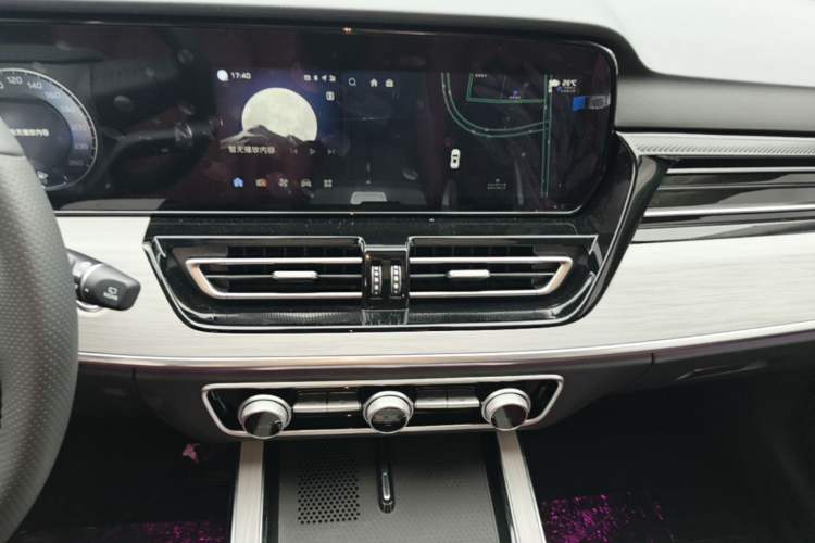 Used Hongqi HS5 2025 2.0T Two-Wheel Drive Flagship Pro Edition Audio And AC Panel