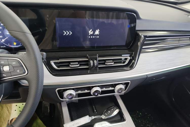 Used Hongqi HS5 2025 2.0T Two-Wheel Drive Flagship Pro Edition Audio And AC Panel