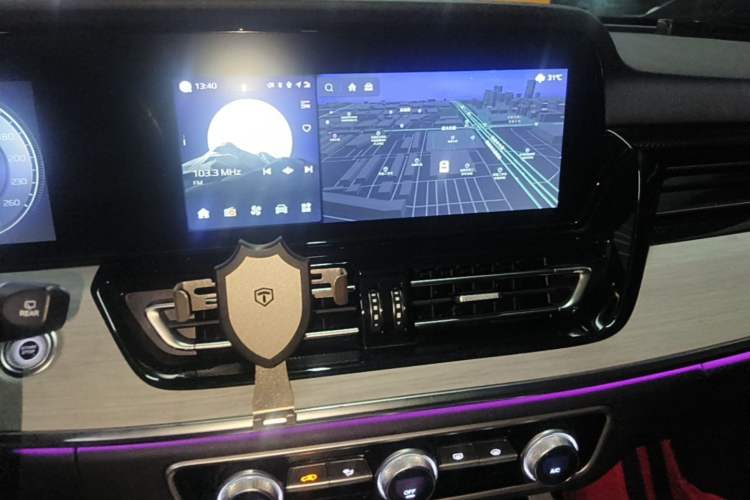 Used Hongqi HS5 2025 2.0T Two-Wheel Drive Flagship Pro Edition Audio And AC Panel