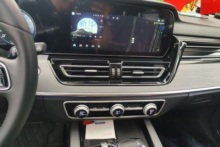 Used Hongqi HS5 2025 2.0T Two-Wheel Drive Flagship Pro Edition Audio And AC Panel