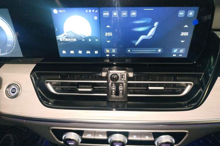 Used Hongqi HS5 2025 2.0T Two-Wheel Drive Flagship Pro Edition Audio And AC Panel