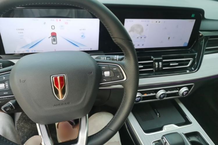Used Hongqi HS5 2025 2.0T All-Wheel-Drive Flagship Pro Edition Center Console