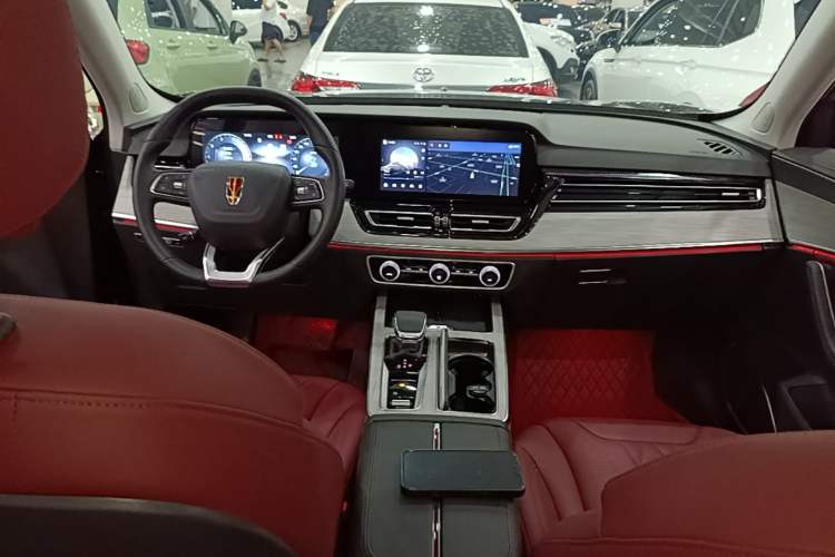 Used Hongqi HS5 2025 2.0T Two-Wheel-Drive Xuan Ying Edition Center Console