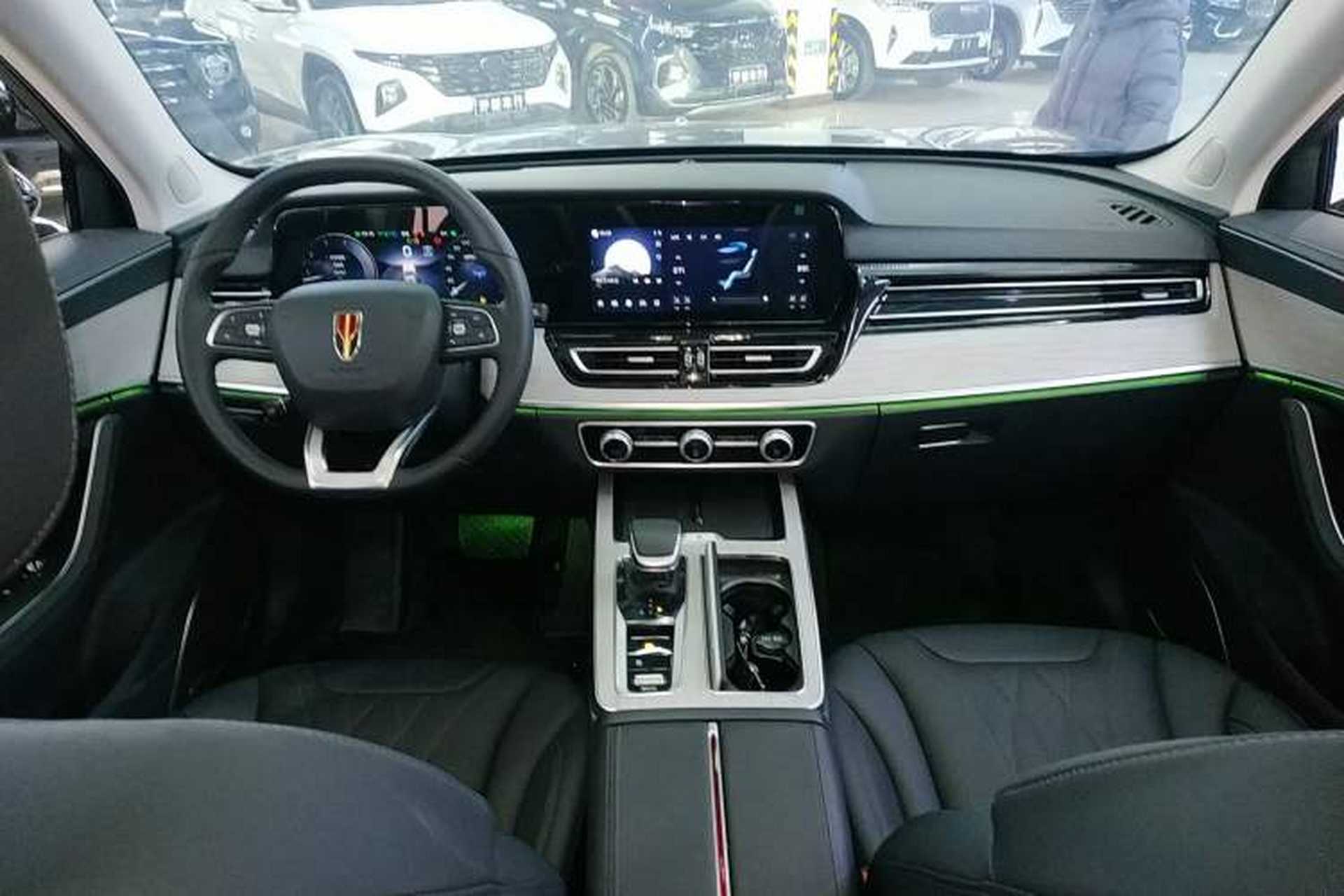 Used Hongqi HS5 2025 2.0T Two-Wheel Drive Flagship Pro Edition Center Console
