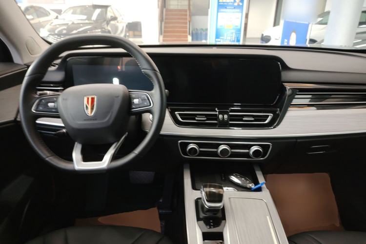 Used Hongqi HS5 2025 2.0T Two-Wheel Drive 600 000-Vehicle Commemorative Edition Center Console