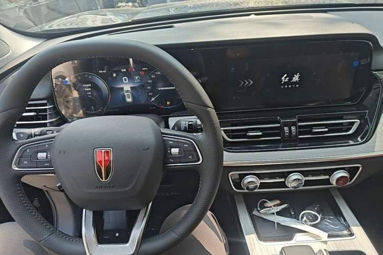 Used Hongqi HS5 2025 2.0T Two-Wheel Drive Flagship Pro Edition Center Console
