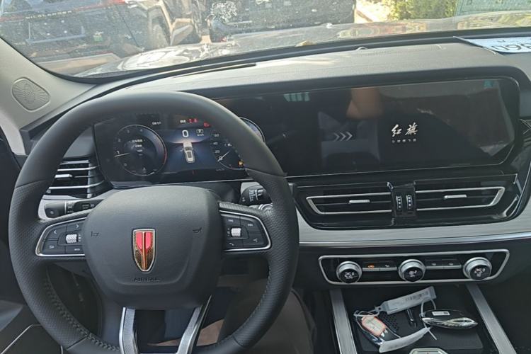 Used Hongqi HS5 2025 2.0T Two-Wheel Drive Flagship Pro Edition Center Console