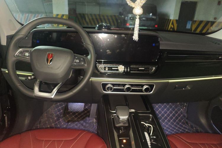 Used Hongqi HS5 2025 2.0T Two-Wheel-Drive Xuan Ying Edition Center Console